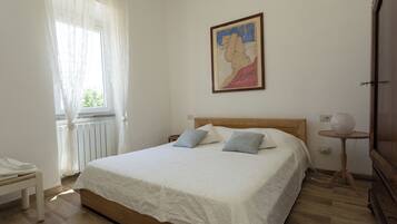 2 bedrooms, iron/ironing board, travel crib, free WiFi
