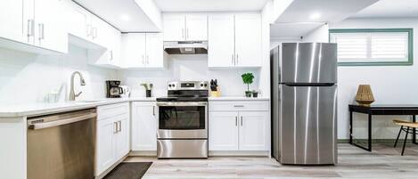 Refrigerador, microondas, horno y parrilla de estufa