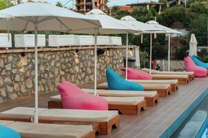 Seasonal outdoor pool, pool umbrellas, sun loungers