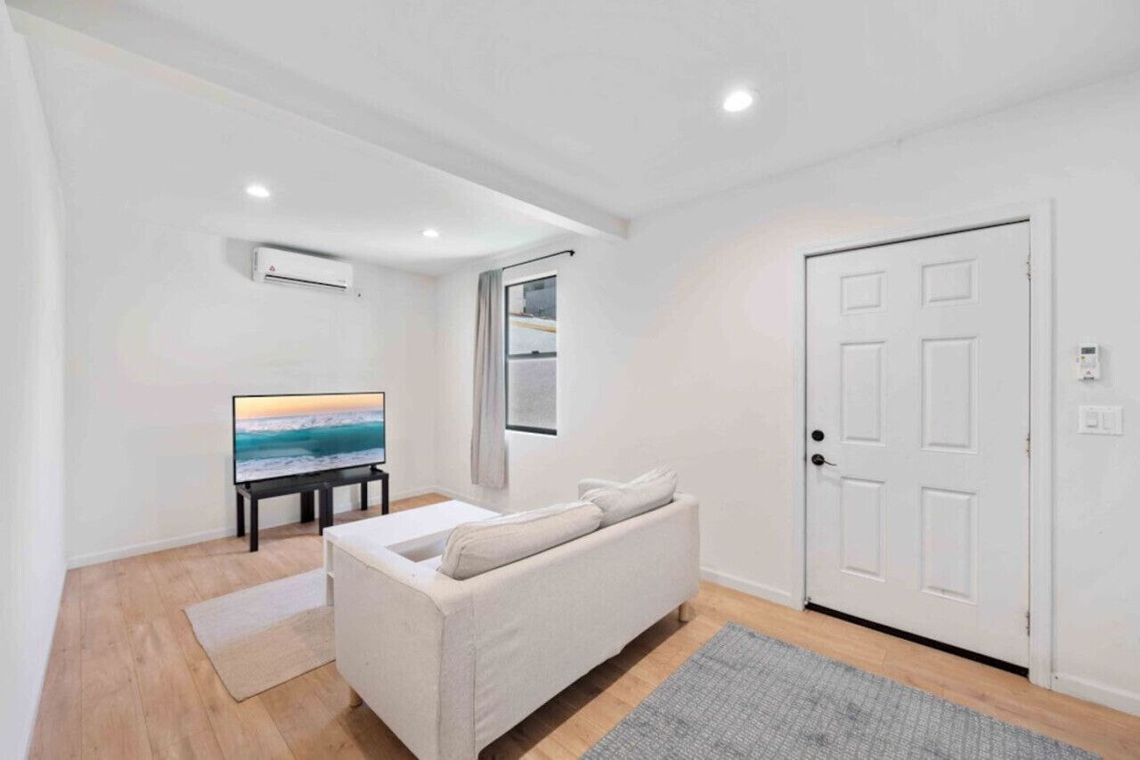 Modern Luxury 1BR Apartment | Close to Attractions