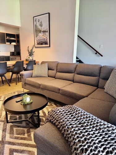 Modern New Yorker Inspired Townhouse~ Full kitchen-Fast Wifi- Near Bunbury
