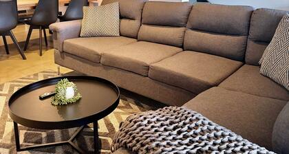 Modern New Yorker Inspired Townhouse~ Full kitchen-Fast Wifi- Near Bunbury