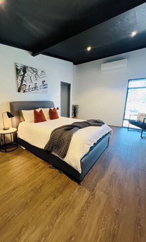 2 habitaciones, tabla de planchar con plancha, wifi y ropa de cama 
