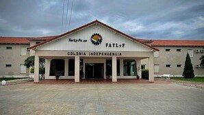 A building with a sign reading "Colonia Independencia" and "Turly Fesa" on the facade. - Intersur Independencia (Termas de Rio Hondo)