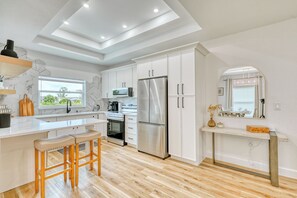 Kjøleskap, mikrobølgeovn, ovn og kokeplater