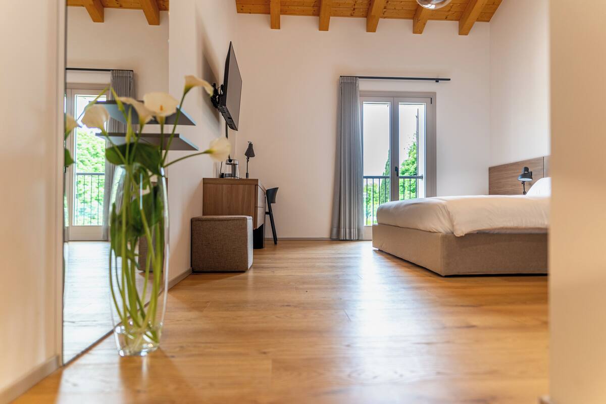 Classic Double or Twin Room, Vineyard View | Desk, laptop workspace, soundproofing, cribs (surcharge)