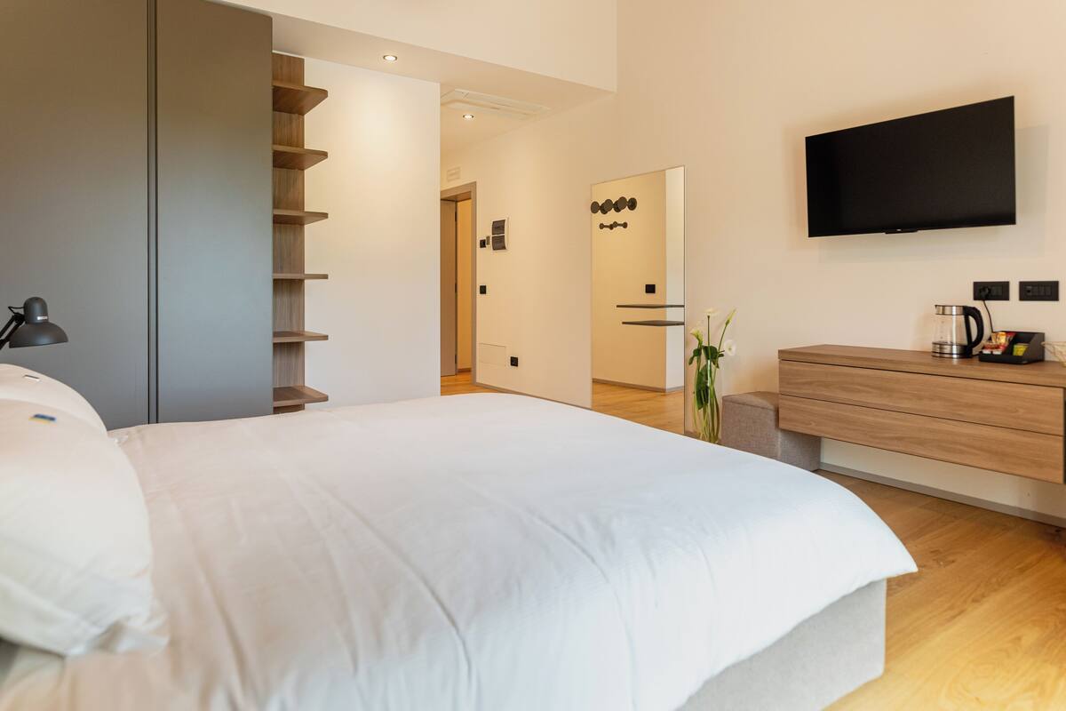 Comfort Double or Twin Room, Vineyard View | Desk, laptop workspace, soundproofing, cribs/infant beds
