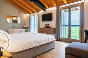 Habitación junior con 1 cama doble o 2 individuales | Escritorio y espacio para trabajar con un portátil