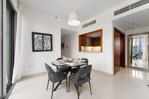 Deluxe Apartment | Dining room - Maison Privee - Chic Urban Living by Dubai Opera & Burj Khalifa (Dubai)