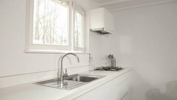 Fridge, coffee/tea maker, toaster