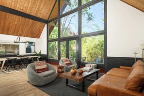 TV, offices - A-Frame Paradise: Modern Chic Meets Nature (Sedona)