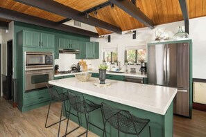 Fridge, microwave, oven, stovetop - A-Frame Paradise: Modern Chic Meets Nature (Sedona)