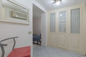 5 habitaciones, tabla de planchar con plancha y wifi gratis 