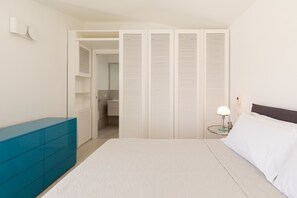 4 bedrooms, iron/ironing board, bed sheets - Villa Maddalena a Cannigione by Wonderful Italy (Arzachena)