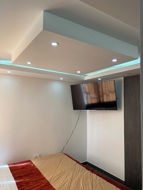 3 bedrooms, desk, iron/ironing board, WiFi