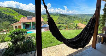 A Lapinha do SertĂŁo Ă© uma casa de hospedagem temporĂĄria, com vista panorĂąmica.