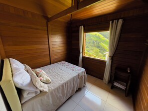 6 Schlafzimmer, Schreibtisch, Bügeleisen/Bügelbrett, WLAN