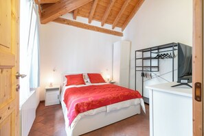 1 soverom, strykejern/-brett, wi-fi (inkludert) og sengetøy