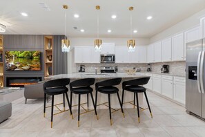 電子レンジ、オーブン、コンロ、食器洗い機