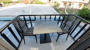 Triple Room | Terrace/patio
