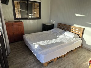 1 bedroom, WiFi, bed sheets