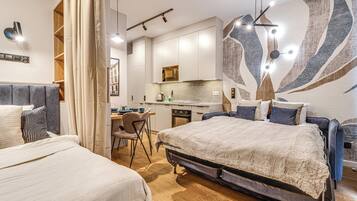 Comfort Studio Suite, 1 Queen Bed with Sofa bed | 1 bedroom, iron/ironing board, free WiFi, bed sheets