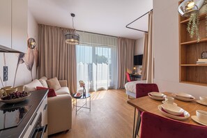 Studiosuite – design, 1 dobbeltseng med sovesofa | Strykejern/-brett, wi-fi (inkludert) og sengetøy