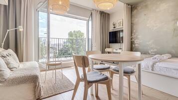 Comfort Studio Suite, Balcony | Iron/ironing board, free WiFi, bed sheets