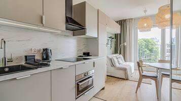 Placa de cocina, utensilios de cocina