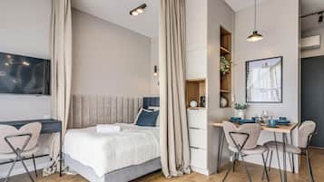 Comfort Studio Suite, 1 Queen Bed with Sofa bed | Iron/ironing board, free WiFi, bed sheets