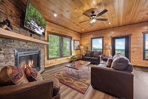 Smart TV, fireplace, video games - Panoramic Paradise Splash – A Splash of Fun All Around (SEVIERVILLE)