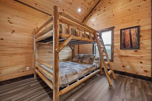 3 bedrooms, iron/ironing board, WiFi, bed sheets - Panoramic Paradise Splash – A Splash of Fun All Around (SEVIERVILLE)