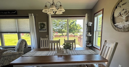 Dining. Charming 3-bedroom townhome with WiFi, AC in adorable Cashton