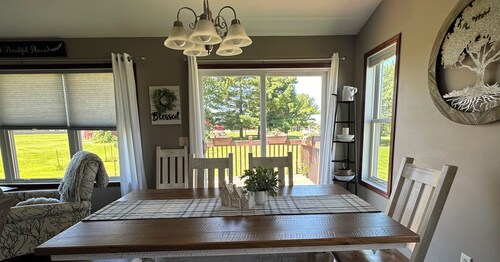 Charming 3-bedroom townhome with WiFi, AC in adorable Cashton