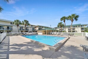 A heated pool - A7 | Walk to Pompano Joes + Pool + Beach Cart! (Miramar Beach)