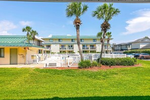 Exterior - A7 | Walk to Pompano Joes + Pool + Beach Cart! (Miramar Beach)