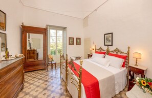 4 slaapkamers, een strijkplank/strijkijzer, reisbedje, gratis wifi