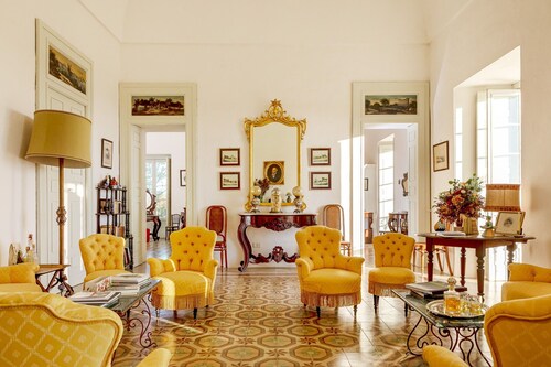 Country House / Farm House in Martina Franca with 4 bedrooms sleeps 8