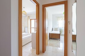 2 dormitorios, tabla de planchar con plancha, wifi gratis y ropa de cama