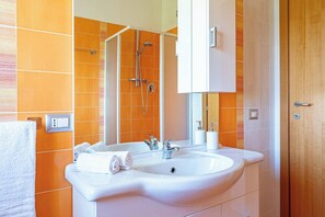 Shower, hair dryer, towels, shampoo