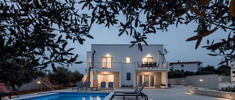 Ferienhaus (HH Milutin 1 - Four Bedroom HH with ) | Aussenbereich