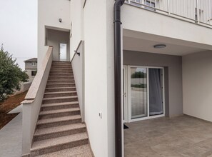 Hus (HH Milutin 1 - Four Bedroom HH  with ) | Trappa