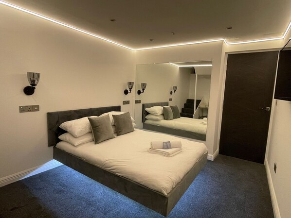 Apartment | 2 bedrooms, iron/ironing board, free WiFi, bed sheets