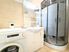 Shower - Quartier villeroy avec vue marina, capacité 4 personnes (Sète)