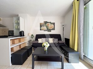 TV - Quartier villeroy avec vue marina, capacité 4 personnes (Sète)