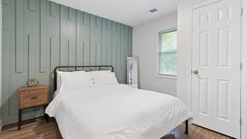 2 bedrooms, iron/ironing board, WiFi, bed sheets