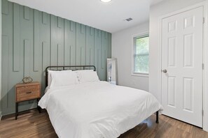 2 chambres, fer et planche à repasser, Wi-Fi, draps fournis