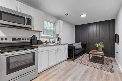 2 bedroom Rustic Duplex-Free Parking