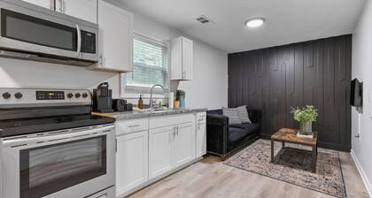 2 bedroom Rustic Duplex-Free Parking