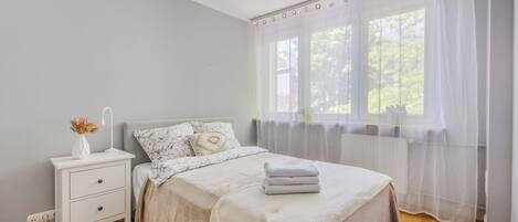 Apartamento Business | 1 dormitorio, escritorio, espacio para trabajar con un portátil